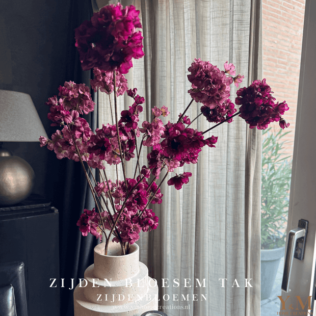 Zijden Tak - Japanse Bloesem Prunus Dark Mauve & Aubergine gemixt 84cm - Shop bij Y&M Home Creations Laat je interieur shinen met deze prachtige, stijlvolle Japanse zijden kersen bloesemtakken! 