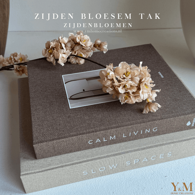 Zijden Tak - Japanse Bloesem Prunus Cappuccino | Licht Taupe | Champagne 84cm - Shop bij Y&M Home Creations Laat je interieur shinen met deze prachtige, stijlvolle Japanse zijden kersen bloesemtakken!  