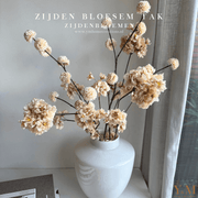 Zijden Tak - Japanse Bloesem Prunus Cappuccino | Licht Taupe | Champagne 84cm - Shop bij Y&M Home Creations Laat je interieur shinen met deze prachtige, stijlvolle Japanse zijden kersen bloesemtakken!  