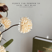 Zijden Tak PomPom Beige | Cream | Creme XS 52cm - Shop bij Y&M Home Creations Laat je interieur shinen met deze prachtige, stijlvolle zijden decoratie takken! 