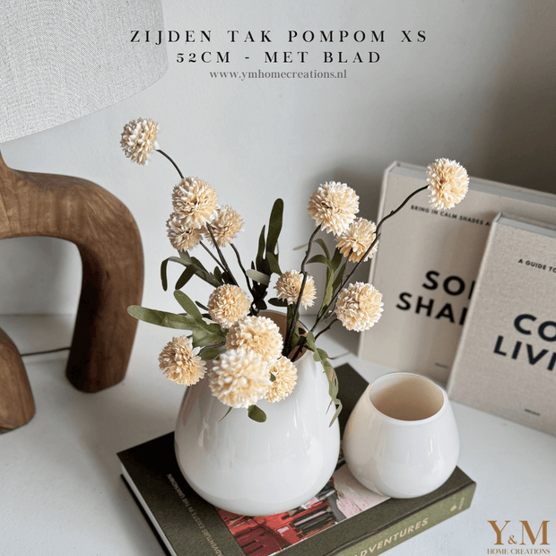 Zijden Tak PomPom Beige | Cream | Creme XS 52cm - Shop bij Y&M Home Creations Laat je interieur shinen met deze prachtige, stijlvolle zijden decoratie takken! 