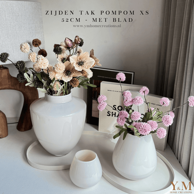 Zijden Tak PomPom XS 52cm - Shop bij Y&M Home Creations Laat je interieur shinen met deze prachtige, stijlvolle zijden decoratie takken! 