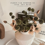 Zijden Tak PomPom Dark Olive | Dark Green | Groen XS 52cm - Shop bij Y&M Home Creations Laat je interieur shinen met deze prachtige, stijlvolle zijden decoratie takken! 