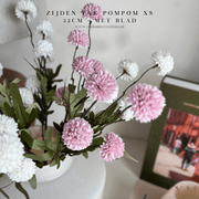 Zijden Tak PomPom Roze | Pink XS 52cm - Shop bij Y&M Home Creations Laat je interieur shinen met deze prachtige, stijlvolle zijden decoratie takken! 