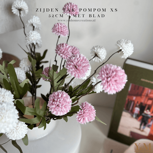 Zijden Tak PomPom Roze | Pink XS 52cm - Shop bij Y&M Home Creations Laat je interieur shinen met deze prachtige, stijlvolle zijden decoratie takken! 