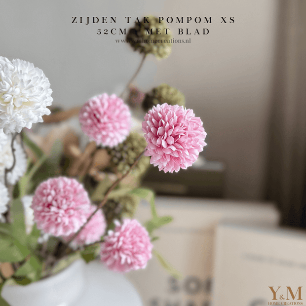 Zijden Tak PomPom Roze | Pink XS 52cm - Shop bij Y&M Home Creations Laat je interieur shinen met deze prachtige, stijlvolle zijden decoratie takken! 