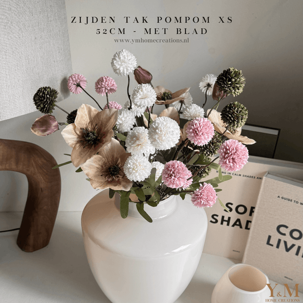Zijden Tak PomPom Wit | White XS 52cm - Shop bij Y&M Home Creations Laat je interieur shinen met deze prachtige, stijlvolle zijden decoratie takken! 