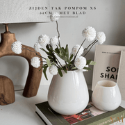 Zijden Tak PomPom Wit | White XS 52cm - Shop bij Y&M Home Creations Laat je interieur shinen met deze prachtige, stijlvolle zijden decoratie takken! 