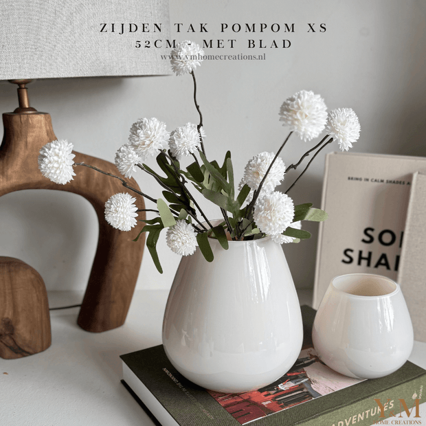 Zijden Tak PomPom Wit | White XS 52cm - Shop bij Y&M Home Creations Laat je interieur shinen met deze prachtige, stijlvolle zijden decoratie takken! 