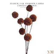 Zijden Tak PomPom Dark Cognac Brown | Bruin L 98cm - Shop bij Y&M Home Creations Laat je interieur shinen met deze prachtige, stijlvolle zijden decoratie takken! 