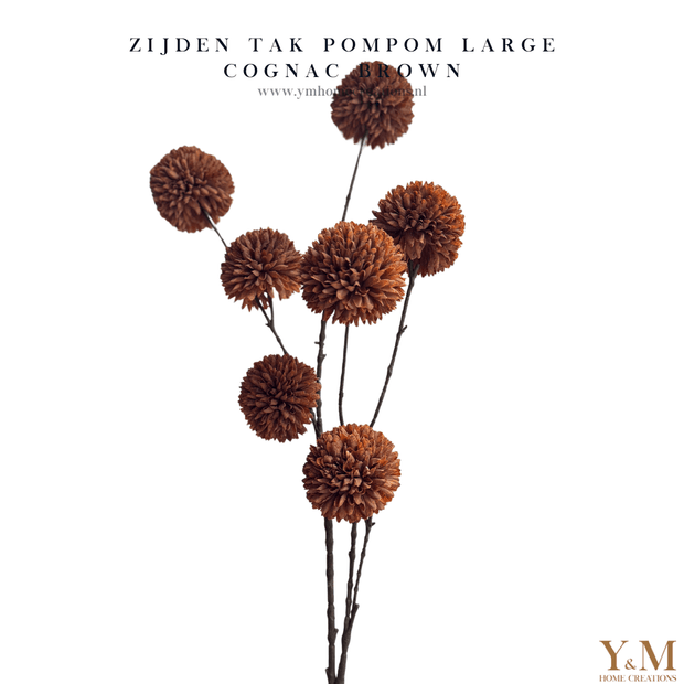 Zijden Tak PomPom Dark Cognac Brown | Bruin L 98cm - Shop bij Y&M Home Creations Laat je interieur shinen met deze prachtige, stijlvolle zijden decoratie takken! 