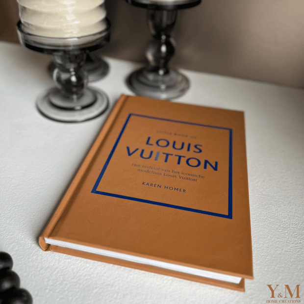  Tafelboek Little book of Louis Vuitton. Prachtig Koffietafelboek voor op de salontafel, leestafel en dressoir. Mooi inspiratie boek van Louis Vuitton.