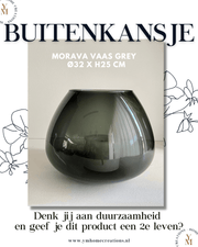 BUITENKANSJE Morava Rookglas Vaas | Windlicht Grey Ø32 x H25 cm. Koop direct jouw favoriete rookglas vaas MET KORTING en je bent verzekerd van een windlicht die overal zal schitteren!