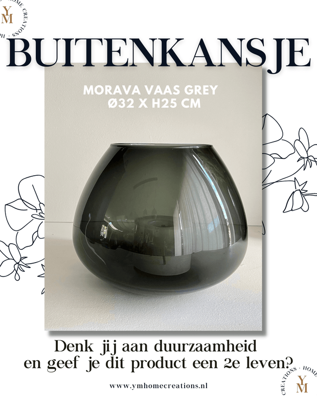 BUITENKANSJE Morava Rookglas Vaas | Windlicht Grey Ø32 x H25 cm. Koop direct jouw favoriete rookglas vaas MET KORTING en je bent verzekerd van een windlicht die overal zal schitteren!