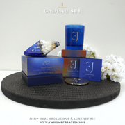 Het chique & Luxe Natuurlijke Geurkaars Dubai met Kristal Lapis Lazuli, van het exclusieve & Luxe merk EXCLUJESS, zijn te verkrijgen bij Y&M Home Creations. Sojawas, Houten knisperend lont. 
