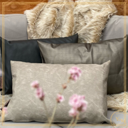 Y&M Home Creations, indoor & outdoor kussen, tuinkussen. beige, lederlook