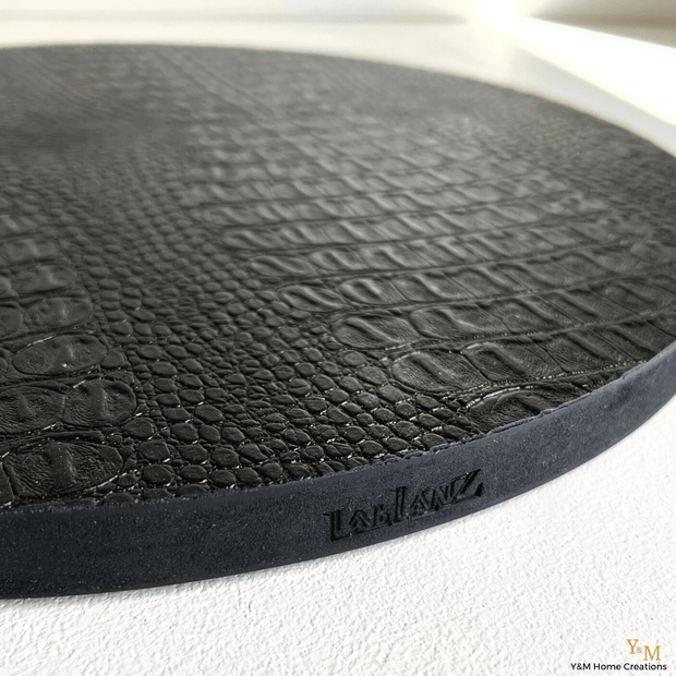 Luxe, Exclusief Croco Leer Tray zwart 40cm rond. Stijl jouw luxe, trendy woonaccessoires af op een uniek dienblad | tray
