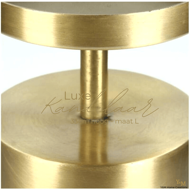 Luxe Gouden Kandelaar Metaal 33cm - Deze luxueuze kandelaar is een echte sfeermaker. De gouden kleur schittert prachtig bij het kaarslicht. De kaarshouder geeft een chique uitstraling.