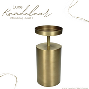 Luxe Gouden Kandelaar Metaal 23cm - Deze luxueuze kandelaar is een echte sfeermaker. De gouden kleur schittert prachtig bij het kaarslicht. De kaarshouder geeft een chique uitstraling.