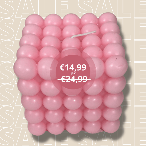 Design Bubble Blok Kaars Roze | Pink - Ravie Kaarsen - Shop ze bij Y&M Home Creations nú met Super Korting! - Cube Kaars – Balletjes kaars