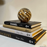 Tafelboek Little book of Chanel. Prachtig Koffietafelboek voor op de salontafel, leestafel en dressoir. Mooi inspiratie boek van Chanel. 