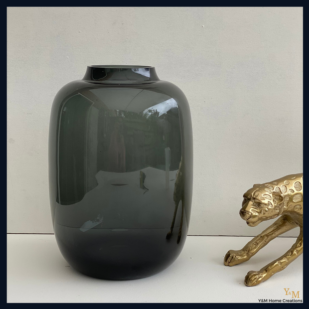Vase The World Vaas Kara | Artic Rookglas  Grey  Koop het bij Y&M Home Creations – Eric Kuster – Hotel Chique stijl – Trendy – Smokey glas