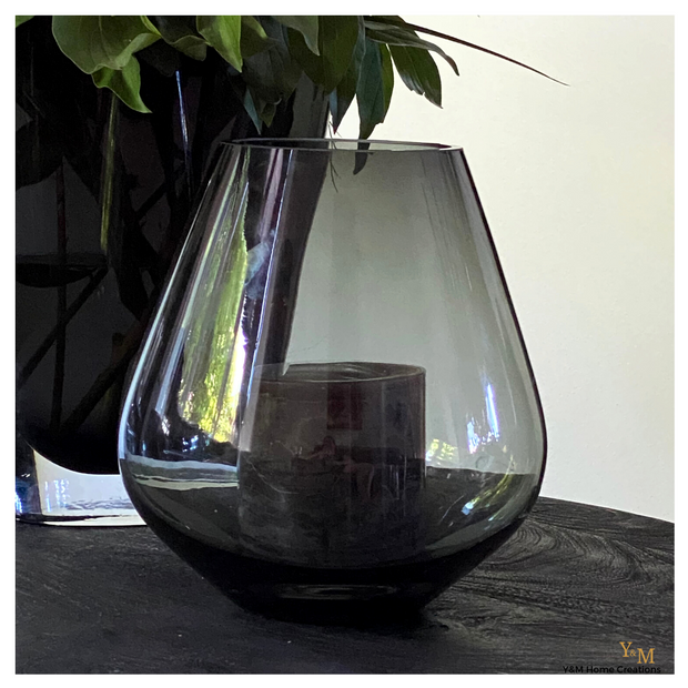 Tasman Rookglas Grey S - Koop het bij Y&M Home Creations – Eric Kuster – Hotel Chique stijl – Trendy – Smokey glas - Vase The World / Fidrio 